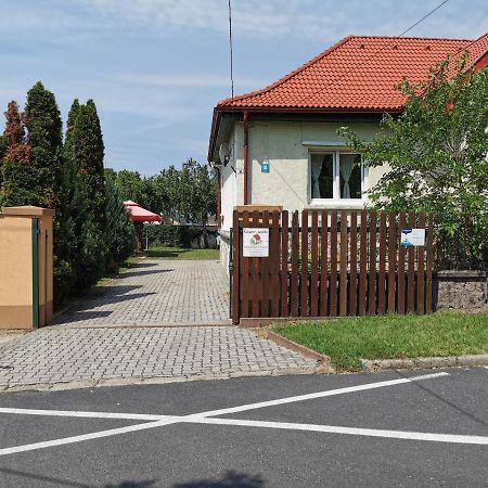 Glázer-Szálló Tapolca Exterior foto
